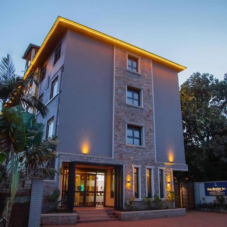 Blue Berries Hotel Энтеббе Экстерьер фото