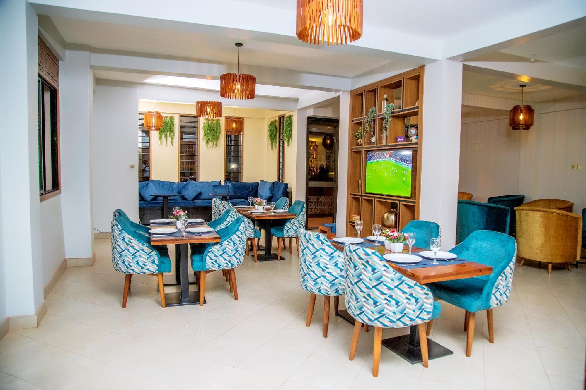 Blue Berries Hotel Энтеббе Экстерьер фото